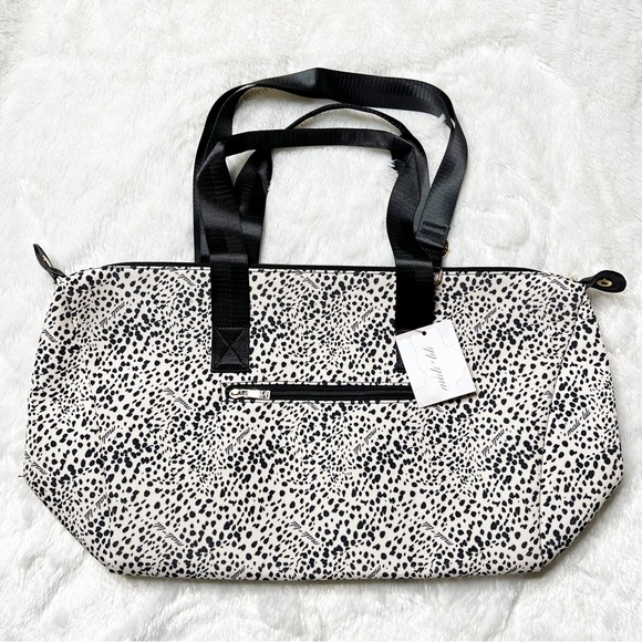 NWT Mali & Lili Snow Leopard Weekender Bag w/ Removable Shoulder Strap - Picture 4 of 11